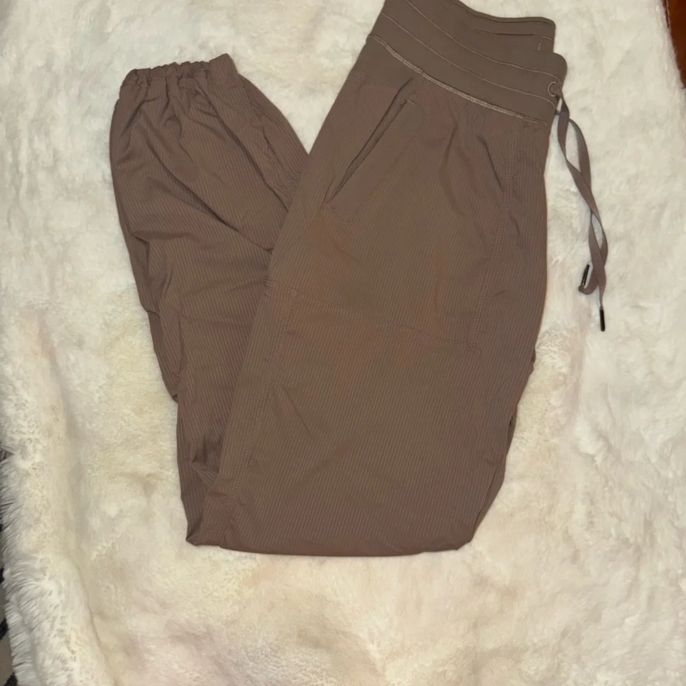 lululemon athletica Women’s Dance Pants [size 8] MINT condition - Picture 5 of 7